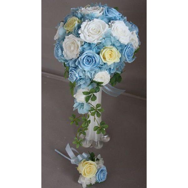 プリザーブドフラワーのティアドロップブーケバラ・アジサイはプリザーブド使用ですシュガーパイン（グリーン）はアートになりますサイズは約ですが長さ４０cm・横２０ｃｍになります（グリーンもお入れした長さです）