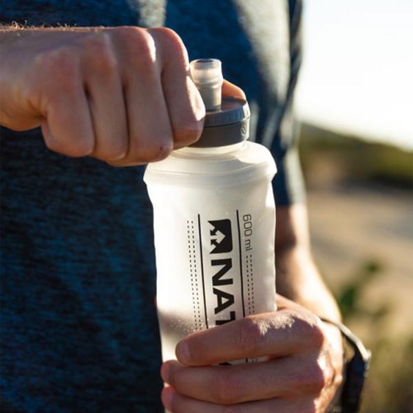 【新品未使用】ネイサン　ベイパーカー 4L メンズ（ボトル2本付属）　トレラン 楽天市場】NATHAN ネイサン リュック VaporKrar 12L ベイ