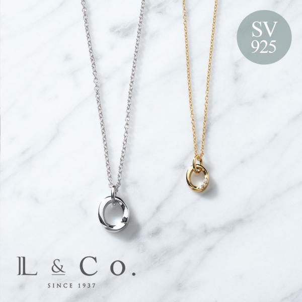 絆つながるペアネックレス。いつだって想い合うふたりの大切な贈り物にぴったりです。大人気のリング系ペンダントです。さりげないおそろいで心のつながりを実感させてくれます。メンズとレディースのセット販売で、結婚や婚約、カップル・恋人とお揃いのアイ...