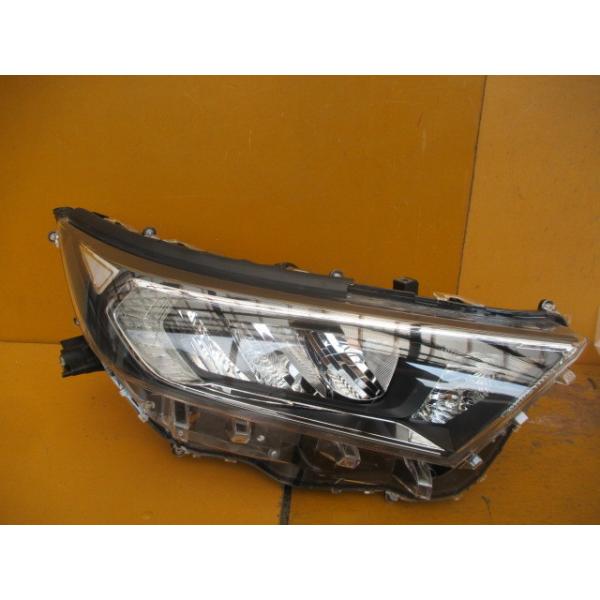 TOYOTA 81145-42832 RAV4 右ヘッドライトSTANLEY RAV4(AXAH52/AXAH54/MXAA52/MXAA54)用 純正LEDヘッドライト 右側 運転