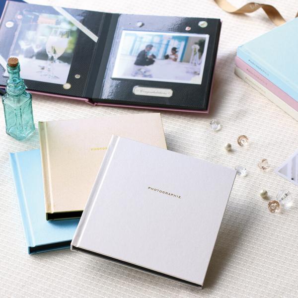 サテン生地の光沢が上品な黒台紙のアルバム