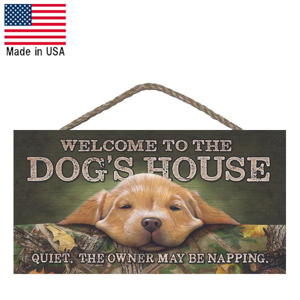 ウッドボード "WELCOME TO THE DOG'S HOUSE" 吊り紐付き 縦15.5×横29cm アメリカ製 ■ 木製 看板 犬 ドッグ 動物 アニマル ペット プレート