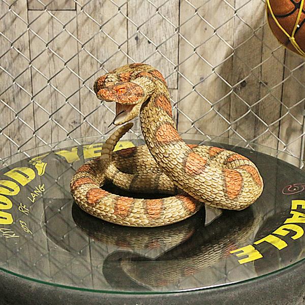 木彫りのガラガラヘビの置物 壁掛け ウエスタン ダイアモンド バック ガラガラヘビ □ オブジェ 蛇 像