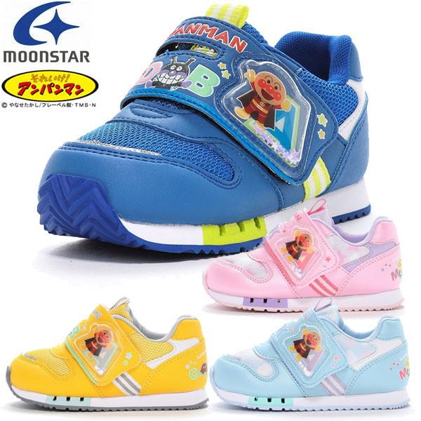 アンパンマンのキッズシューズです。「アルファベットとアンパンマン」をテーマに、お洋服に合わせやすいカジュアルな雰囲気にまとめました。甲バンドのクリアパーツに入った星のスパンコールは、動くたびにシャカシャカ動くおもちゃ感覚の楽しい一足です。通...