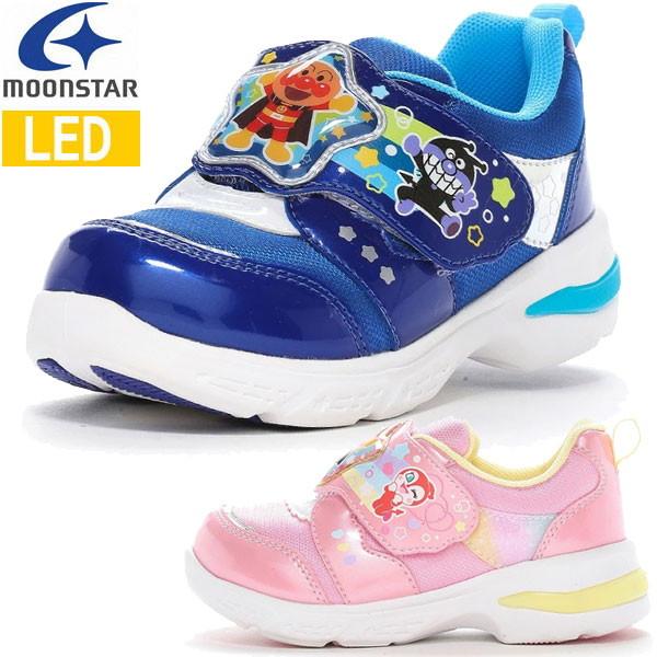 アンパンマンのLEDシューズです。ワンタッチで脱ぎ履きできる一本バンドのジョグタイプです。通園をはじめ、外遊びや運動、お出かけなど、マルチに履いていただけます。甲バンドはキラキラ光る星をイメージして、星形のぷっくりしたパーツに両手を広げた元...