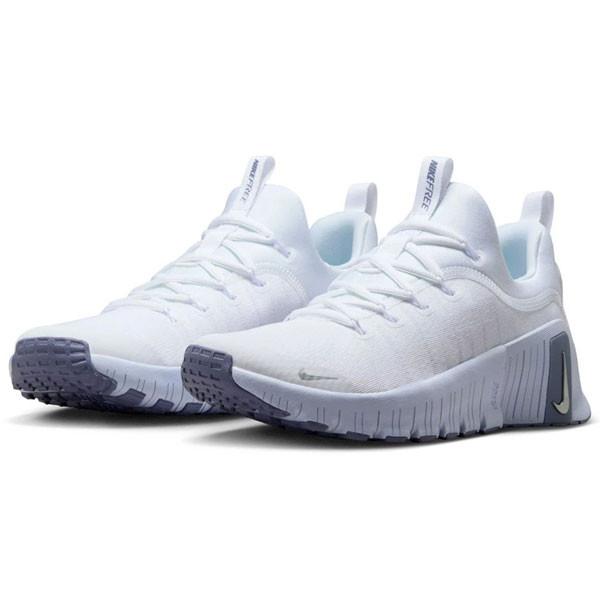 フリー メトコン 6は、ワークアウトの可能性を広げる一足。 今回は、Nikeで最も順応性のあるトレーニングシューズの前足部の柔軟性をさらに高め、フォームを増量してヒールを補強しました。 その結果、プライオトレーニングや有酸素運動のクラスでダ...