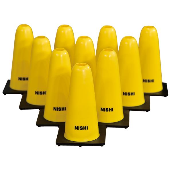 商品の特徴コーン部分の材質にはゴムを採用し、やわらかく仕上げたことで安全性にも配慮したコーンです。トレーニングのマーカー・整列用の目印・陸上競技トラックの縁石の代用などとしてご使用いただけます。商品スペック材　質 TPRサイズ （W）140...