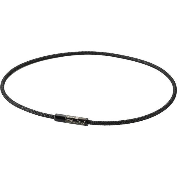 トライバル模様を施した存在感のある磁気ネックレス。留め具には軽量でサビに強いアルミとステンレスを採用。磁石を使用しワンタッチで着脱が可能。ネックレスの中芯全体が磁石になるSN直列配列で、首・肩全体を磁気が包みこみ装着部位のこり及び血行を改善...