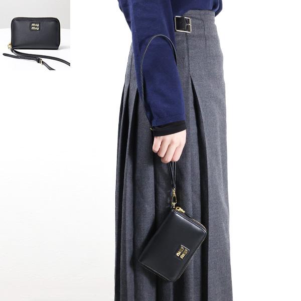 miu miu（ミュウミュウ） Passport Holder パスポートホルダー