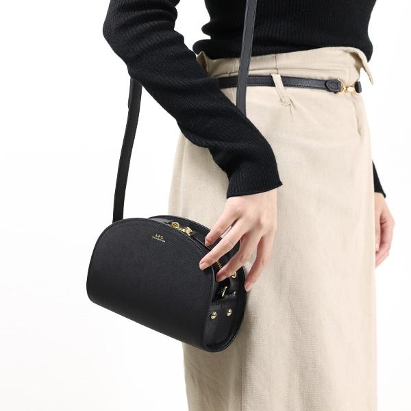 A.P.C. アーペーセー　ショルダーバッグ　ハーフムーン　レザー　黒　ブラック A.P.C. アーペーセー バッグ ショルダーバッグ ハーフムーン