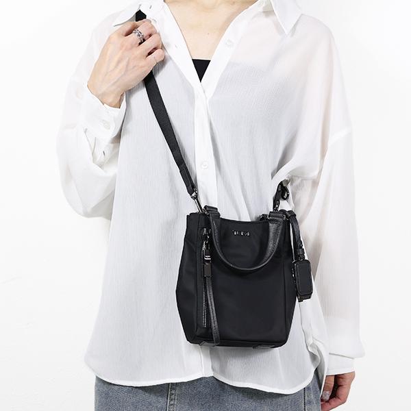 【美品】 TUMI トゥミ ハンドバッグ 2way レザー ショルダー ブラック TUMI（トゥミ） ショルダーバッグ VOYAGEUR Valetta Crossbody Bag