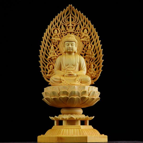 送料無料  仏像 木彫り 置物 釈迦如来 仏壇仏像 祈る 厄除け 柘植の木 飛天光背 八角台座 収納ケース付き（高さ17cm×巾8.5cm×奥行8.5cm） (原木)