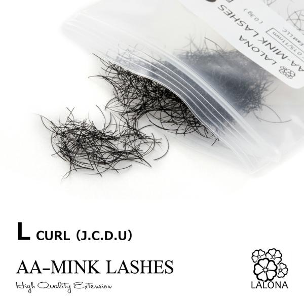 柔らかい付け心地でサロンアイリストに人気のAAミンク！本物のミンク毛の様な柔らかさと自然な艶で、自まつ毛により近いアイラッシュです。接着面があるためより自まつげにフィットします。パッケージにはコストをかけず、エクステの品質を重視しました。多...