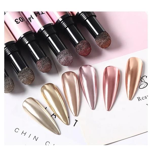 人気のゴールド、シルバー、ブロンズ、ローズゴールドとても滑らかなパウダーです。■内容量：約0.5g■クッションペンタイプ■中国製ノンワイプトップジェルの上にこすり付けます（未硬化ジェルはNG）。ノンワイプトップジェルを塗り硬化させます。使用...