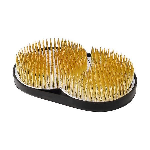 ■底部にゴムを使用、滑ることもなく花器を傷つけにくいです。■生け花等にご使用頂けます。■鮮やかな輝きの、真鍮針を使用してます。●用途:生け花専用●剣山寸法(約):奥行67×幅109×高さ21mm(ゴムリング無し)●針寸法(約):太さ直径1....