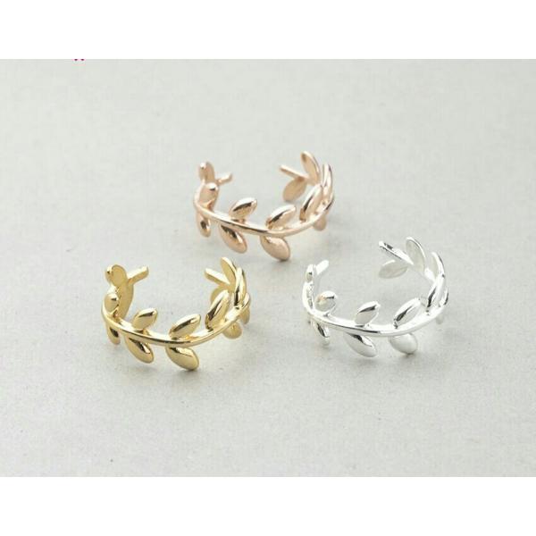 未使用保管品　クリスマスカラー　ティアラ風 リング　シンプルでかわいい ディズニー ハロウィン プリンセスセット ティアラ 冠 ドレス