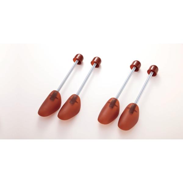 脱いだままの靴や雨に濡れた靴などの型崩れを防ぐスプリングタイプのシューズキーパー。カカト部分のパーツ形状を曲面にしたことで靴のカカト部分を痛めにくくなっています。抗菌剤配合なので衛生的にお使いいただけます。【商品仕様】〇セット内容／シューズ...