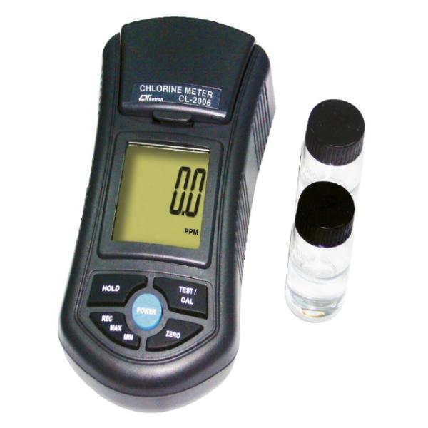 【特長】●水道水・スイミングプール等の残留塩素測定に●標準液付（遊離1mg/L・全塩素1mg/L・０調整)●現場使用に適した防滴構造