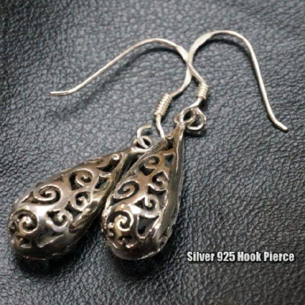 シルバーピアス 透かし模様が繊細でかっこいいしずく型のフックサガリピアス Sp 01 016 シルバーとアクセサリーのゆかたん 通販 Yahoo ショッピング