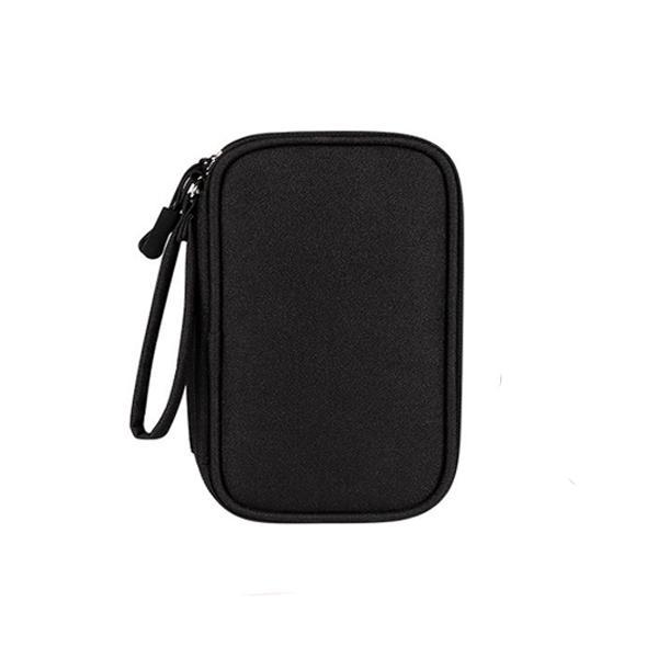 【商品説明】・小物をまとめて収納することができるガジェットポーチです。・旅行や出張、普段使いなど様々な場面で使用することができます。・モバイルバッテリーやイヤホン、充電器など小分けにして収納することができます。・持ち手付きで持ち運びがしやす...