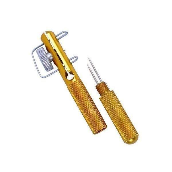 【商品説明】・釣り針に糸を結ぶことが簡単に出来ます。・仕掛けを作る必須アイテムです。・コンパクトなので、持ち運びも楽々。【商品仕様】カラー　ゴールド釣り糸 結び器 釣り  ラインスティック 針 初心者 簡単 結べる 便利 仕掛け フィッシング