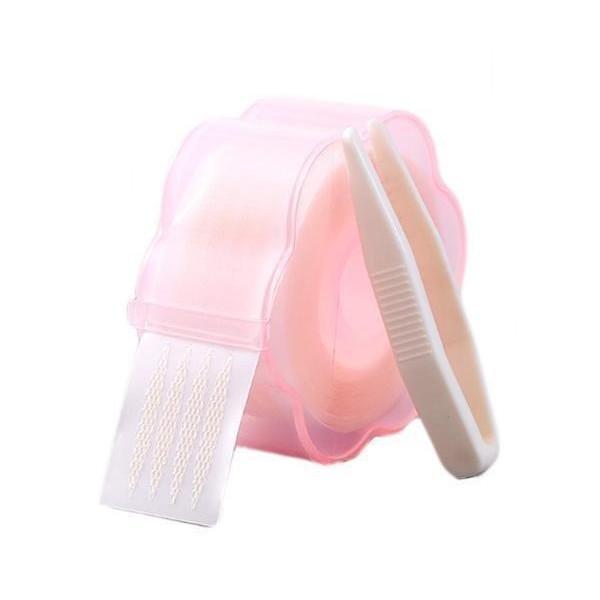 【商品説明】・水で貼り付けるだけの簡単仕様！まぶたにシールを貼りつけるだけで簡単に二重が作れます。・透明で肌馴染みが良いのでバレにくく、自然な二重が出来ます。・一度乾くと、濡れても取れません。【商品仕様】タイプ　スリム楕円タイプアイテープ ...