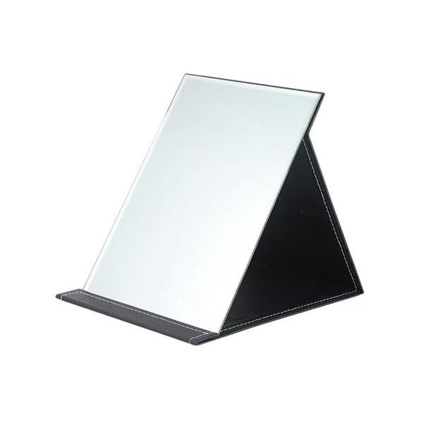 【商品説明】『上品なデザイン』高級感のあるPUレザーを使用し、上品な雰囲気を演出します。『大きくて広い面』フレームをカッティングして鏡面を最大限に拡げました。大画面で見やすく化粧がしやすい。『折りたたむとコンパクト』卓上鏡を折りたたむことで...