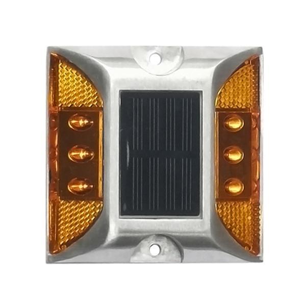 【商品説明】・ソーラー充電式のLEDライトです。・LEDライトと反射板で目立つようになっています。・固定する場合はネジまたは両面テープ、接着剤などを使用してください。・暗くなると自動で明かりがつくようになっています。【機能】【商品仕様】カラ...