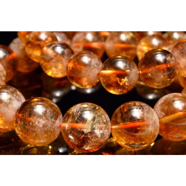 【材質】くっきり山入り！ ファントムシトリン 産地：ブラジル【サイズ】約7.5mm（±0.5mm）【腕周り】約16.5cm(伸縮性有り)【重さ】約16g【特徴・意味】濃いめブランデーカラーのようなシトリンにファントムが入っています。稀に虹入...