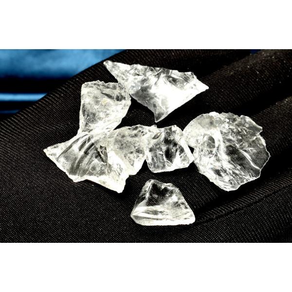 【材質】ヒマラヤ水晶 9-26x7-15mm 産地：ネパール・ガネーシュヒマール【サイズ】約9-26x7-15mm【重さ】約100g【特徴・意味】ガネーシュヒマールとは、ネパールの首都カトマンズから北方に位置し、ネパールとチベットの国境に広...