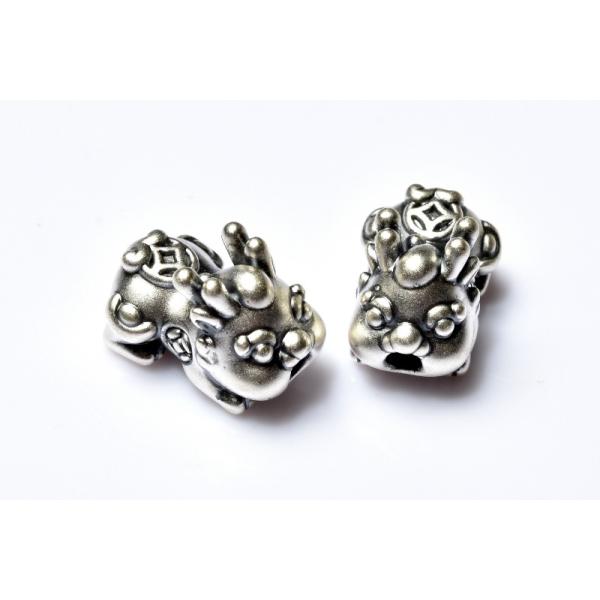 高純度に宿る彫美 足銀彫刻　14x10mm　麒麟(通し穴) ビーズ 1個売り _PRG2648
