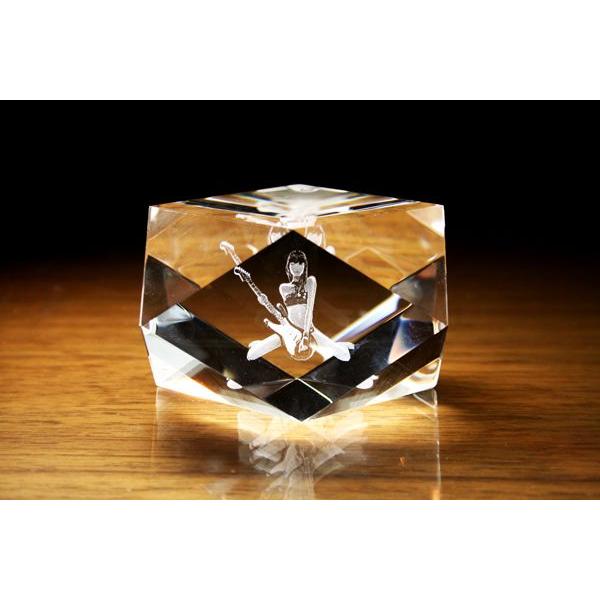 お手持ちの写真からオリジナル記念品を作成 Laser Crystal Art