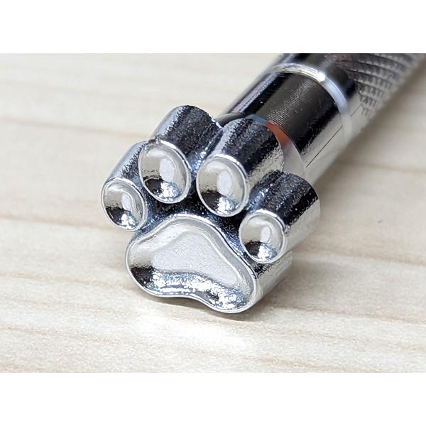 ■型番：ESO020■販売価格：715円（税込）　　/　　650円（税抜）■商品名：オリジナルスタンプ O020 肉球 中（立体）■サイズ：11.8mm×10.6mm■メール便について：メール便（220円）対応商品です。■発送予定目安：4日...