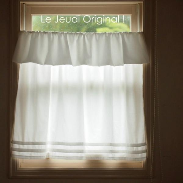 生地が変わりました。2021.5記（以前のものと並べてお使いになる方は　多少違うので気になると思います。）上飾りつきのカフェカーテン。窓に掛けたときに出るピンタックの影もチャームポイント。目隠しになる、しっかりめの生地です。ルジュディのオリ...