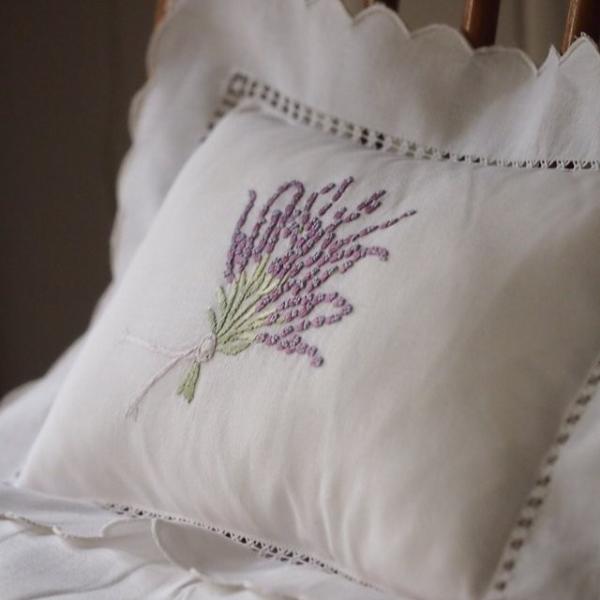 クッション ピロー 小さい枕 ラベンダー刺繍 ル ジュディ オリジナル Buyee Servis Zakupok Tretim Licom Buyee Pokupajte V Yaponii