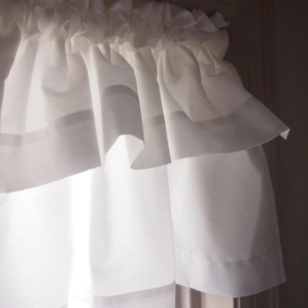 バランスカーテン・2段・白/ドアや窓の上飾り・ギャザーを沢山寄せて 