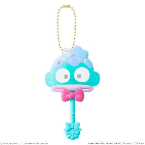 (c)2025 SANRIO CO., LTD. APPROVAL NO. L662186 カプセル商品についてはカプセル・ブックレットが付かない場合があります。食玩についてはお菓子、外箱は付いておらず玩具のみの販売となります。