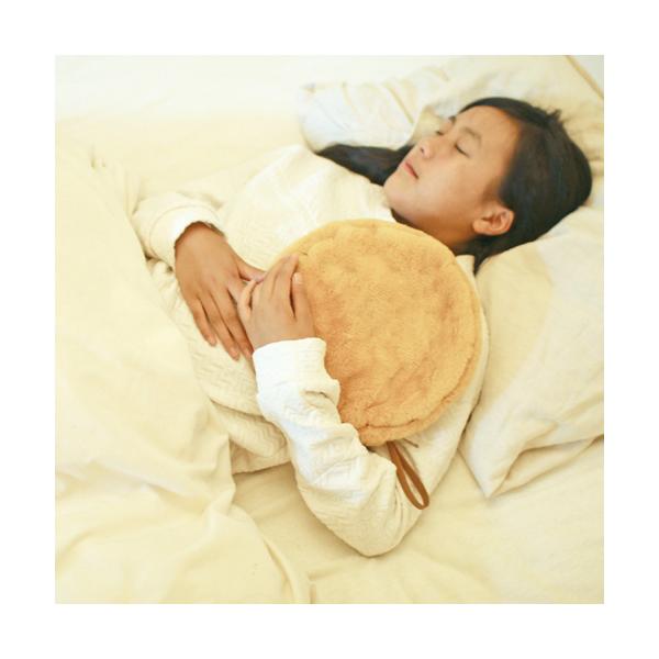 【商品入れ替えのため特価にて販売　3,080円→1,680円】かわいいカバーの「湯たんぽ」は、じんわりの体の芯から温めてくれる優しさ。電気を使わないエコなグッズとしても注目されています。湯たんぽは電気を使わずお湯で温めるので、光熱費も抑える...