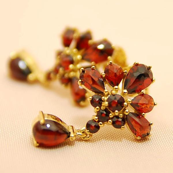 碌山 ガーネット ピアス イヤリング 深く艶めくワインレッド 揺れる雫