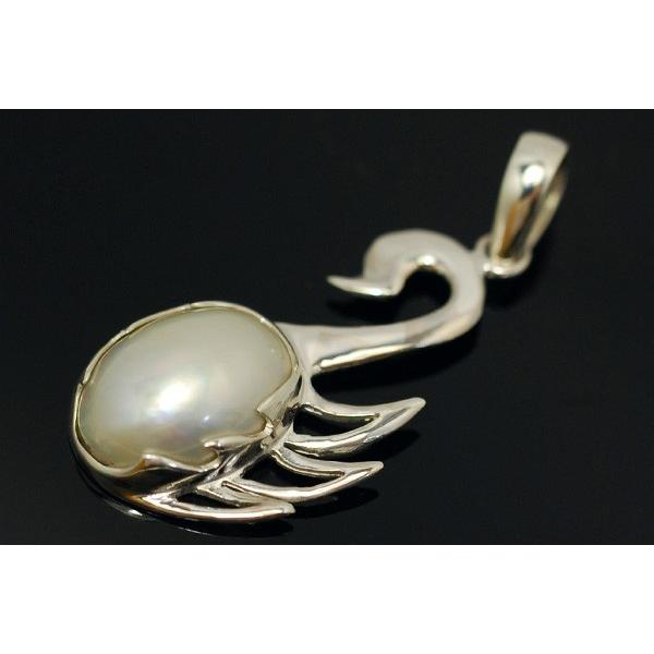 マベ真珠 スワン ペンダントトップ ぷっくりマベがノーブルなホワイト