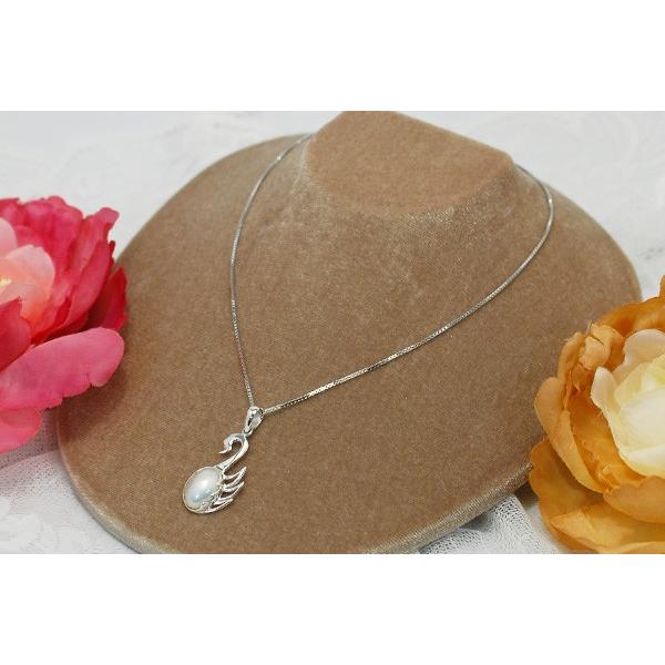 マベ真珠 スワン ペンダントトップ ぷっくりマベがノーブルなホワイト