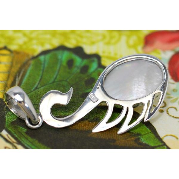 マベ真珠 スワン ペンダントトップ ぷっくりマベがノーブルなホワイト