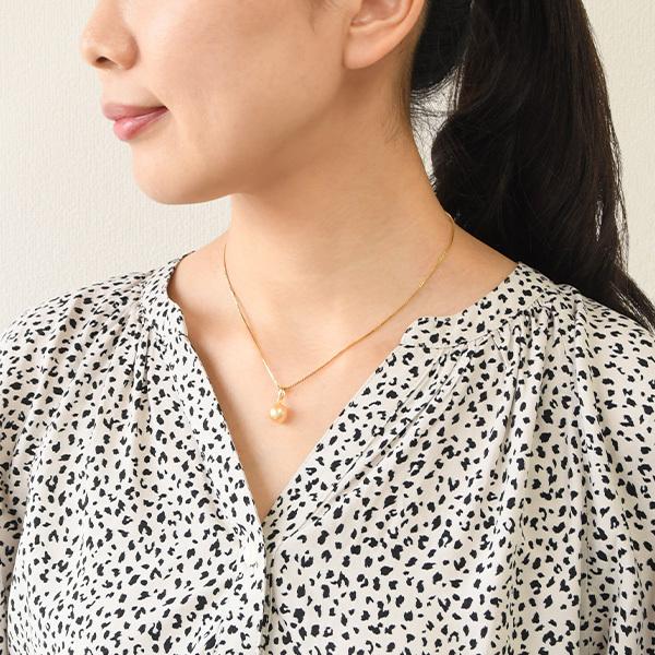 シックで華やかな9mmシャンパン白蝶真珠ペンダントトップ 日常に