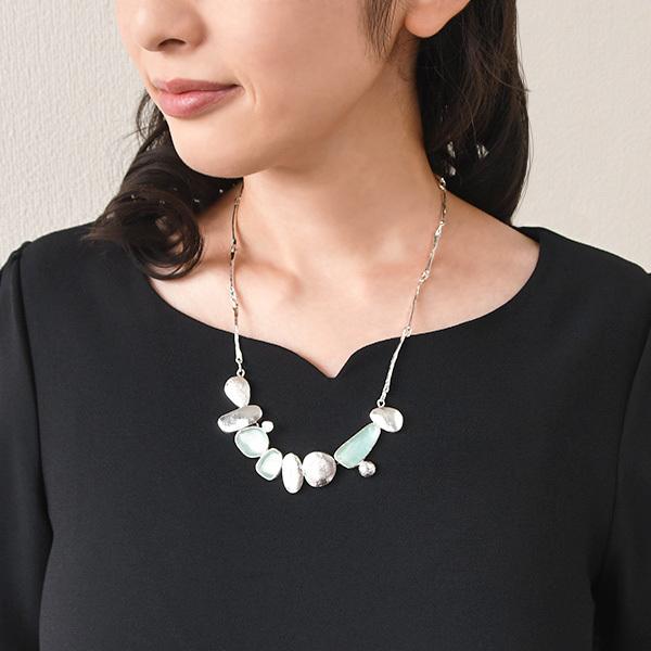 古代ローマンガラスのペンダントヘッドにローマンガラスと赤メノウの