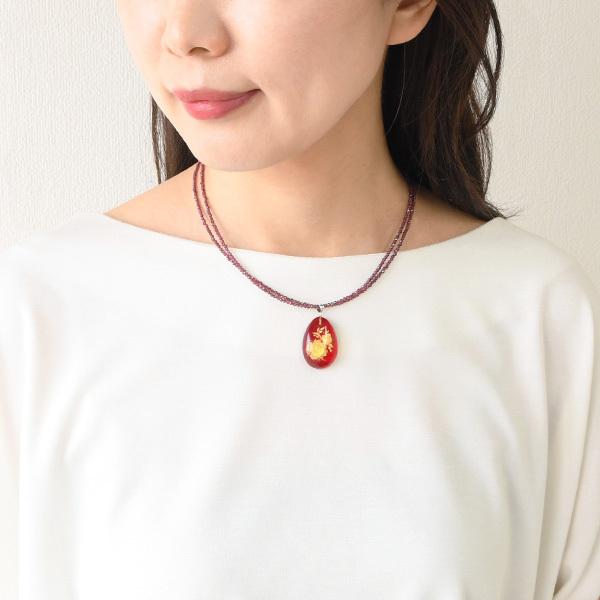 カラフルな瑪瑙やアンバーの美しいネックレス