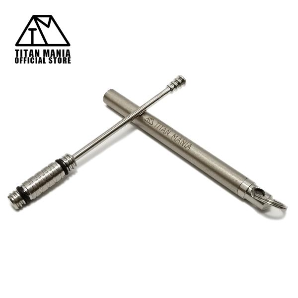 【商品詳細】 サイズ(約)：72mm重量(約)：4g直径(約)：5mm組立時 サイズ(約)：112mm耳かき サイズ(約)：58.5mm本体 サイズ(約)：58mm【セット内容】 本体、掃除用ブラシ【商品説明】軽量！頑丈！サビにも強いチタン...