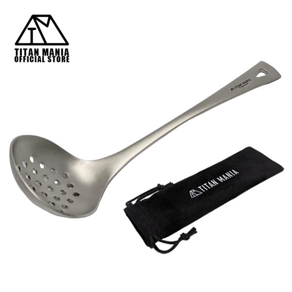 【商品詳細】サイズ(約)：62×210mm重量(約)：42g材質：チタン【セット内容】本体、収納袋【商品説明】軽量で頑丈！ソロキャンプ時の使用にちょうど良いサイズ感で、具材だけを取り出すのに適した錆に強いチタンレードル（穴あきおたま）。揚げ...
