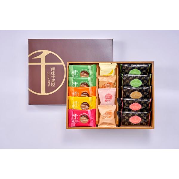 ※メーカー都合によりパッケージ等の外装面で異なる場合がございますので、あらかじめご了承くださいませ(免責) 画像は見本(イメージ)です。画像内に写った期限は撮影時のものであり、お届けする商品は期限内となります。詳細な期限については直接お問合...