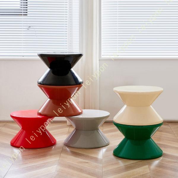 [Release date: May 27, 2025]名前:砂時計スツール色: 複数の色をご用意素材：厚手のPP素材目を惹くユニークな幾何学的フォルムが、アクセントファニチャーとしてインテリアを彩ります。ソファやベッドのサイドテーブルとし...