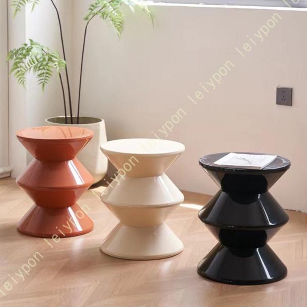 [Release date: May 27, 2025]名前:砂時計スツール色: 複数の色をご用意素材：厚手のPP素材目を惹くユニークな幾何学的フォルムが、アクセントファニチャーとしてインテリアを彩ります。ソファやベッドのサイドテーブルとし...